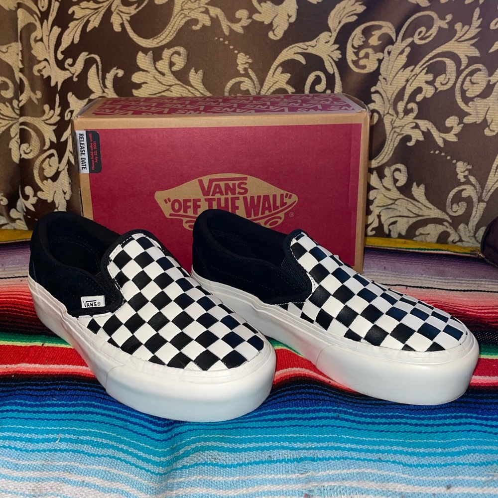 Classic Slip-On Platform Woven Vans Black and White US Women: 6.5 & US Men: 5.0